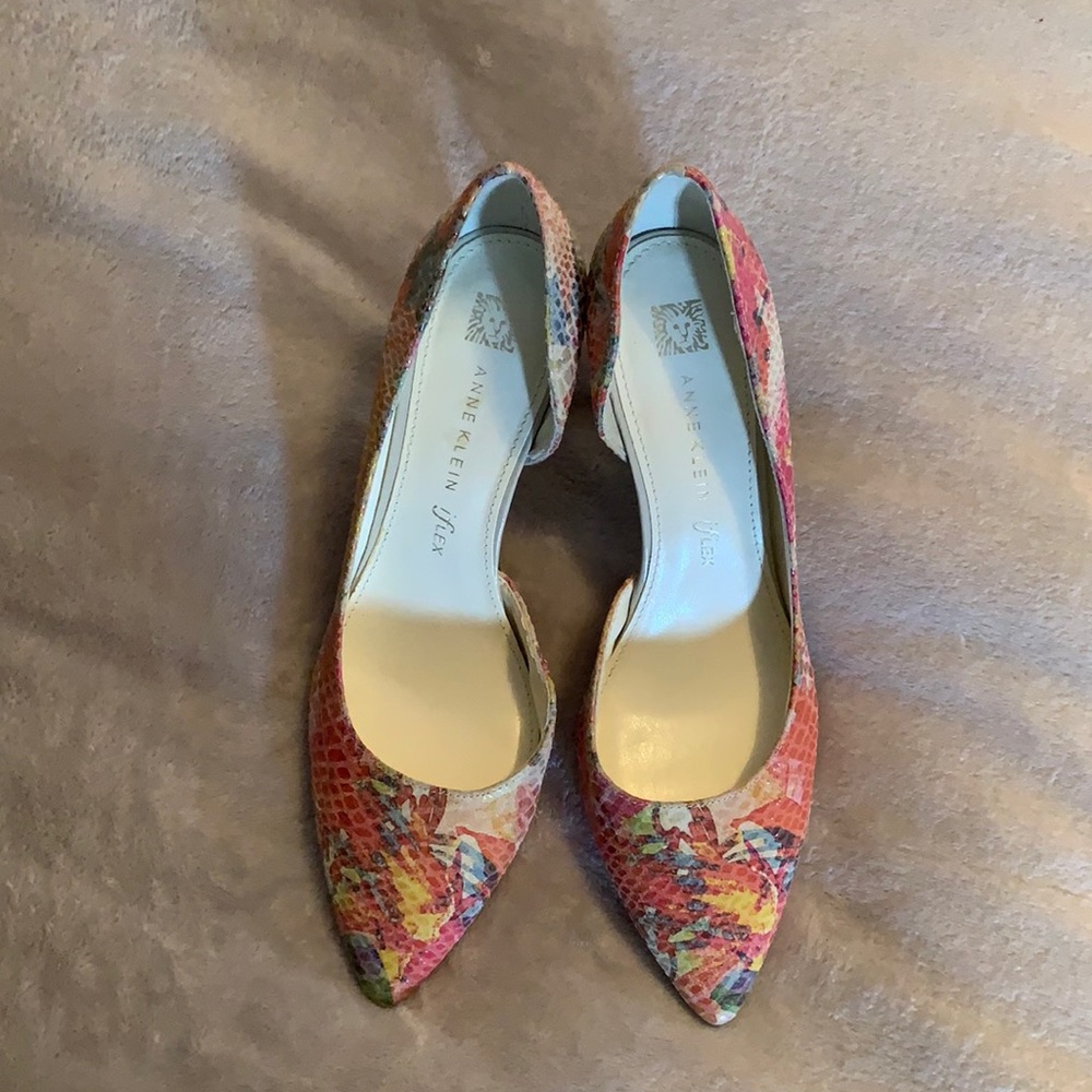 Size 9 Anne Klein snake print heels
